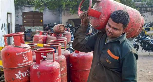 Khabar Odisha:PM-Ujjwala-Yojana-Update-Subsidy-Cylinder-Limit-Cut-from-9-to-4-Per-Year-Check-Details