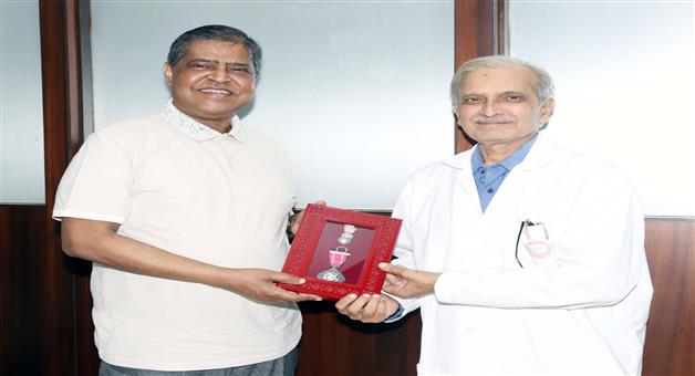 Khabar Odisha:Padma-Shri-Awardee-Prof-Ashok-Mahapatra-calls-on-SOA-Founder-President