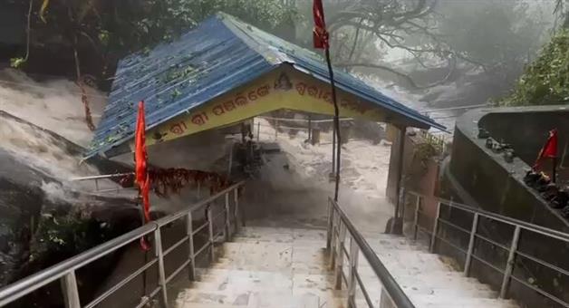 Khabar Odisha:Panchalingeswar-shrine-inundated-by-heavy-rains