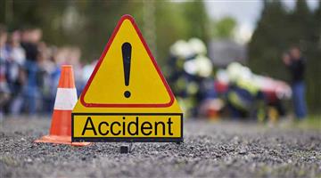 Khabar Odisha:Passenger-bus-overturns-near-Pipili-toll-gate-One-dead-20-injured