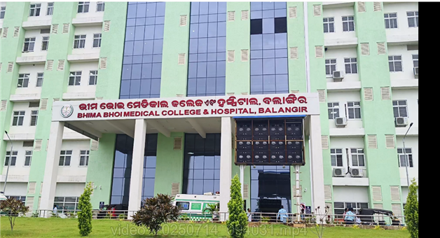 Khabar Odisha:Patient-jumps-from-roof-Reason-unclear