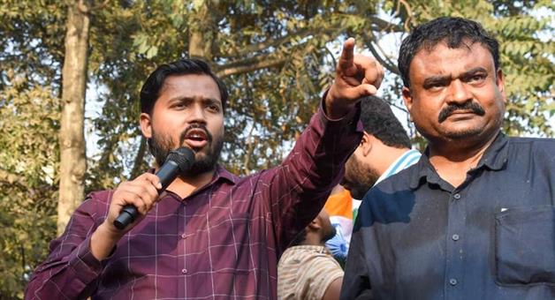 Khabar Odisha:Patna-firing-case-Khan-Sar-arrives-in-court-to-surrender