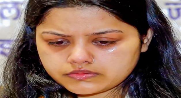 Khabar Odisha:People-troll-the-wife-of-the-lieutenant-who-died-in-Pahalgam-Womens-Commission-strongly-reprimand