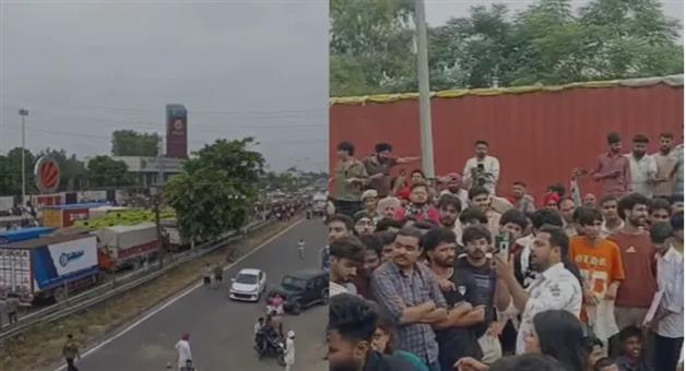 Khabar Odisha:Phagwara-students-protest-alleged-sexual-assault-highway-blocked