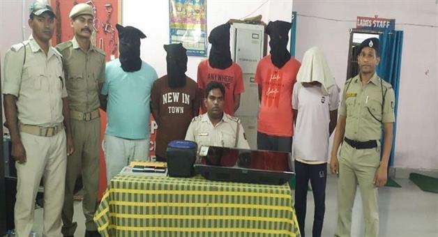 Khabar Odisha:Police-raided-during-IPL-betting
