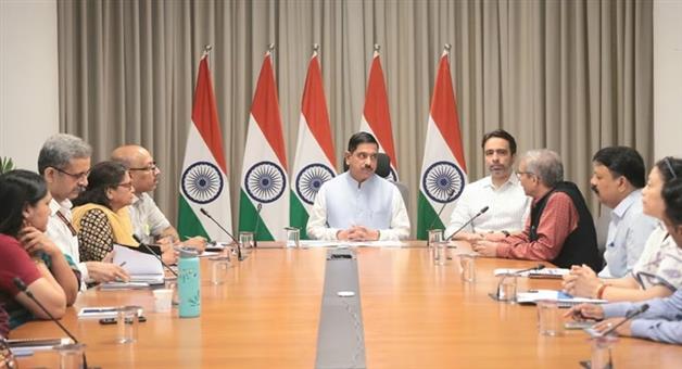 Khabar Odisha:Pralhad-Joshi-Takes-Charge-as-New-Education-Minister-Following-Dharmendra-Pradhans-Resignation