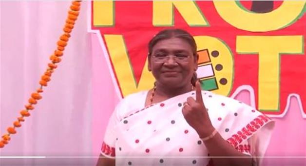 Khabar Odisha:President-Draupadi-Murmu-cast-vote-in-Delhi