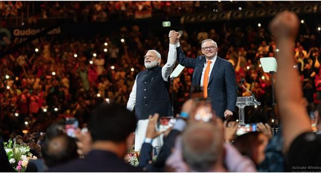 Khabar Odisha:Prime-Minister-Narendra-Modi-and-Australian-Prime-Minister-Anthony-Albanese-arrive-at-the-Qudos-Bank-Arena-in-Sydney-amid-a-rousing-welcome