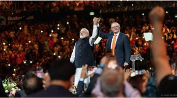 Khabar Odisha:Prime-Minister-Narendra-Modi-and-Australian-Prime-Minister-Anthony-Albanese-arrive-at-the-Qudos-Bank-Arena-in-Sydney-amid-a-rousing-welcome