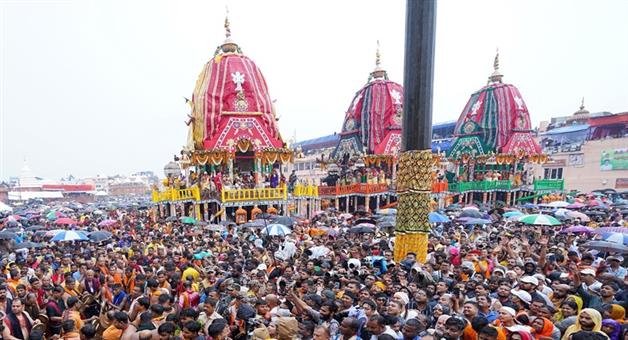 Khabar Odisha:Puri-Rath-Yatra-Grand-Pahandi-Concludes-Deities-Seated-on-Chariots-Ahead-of-Chhera-Pahanra