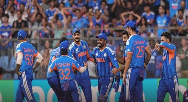 Khabar Odisha:RCB-fans-shameful-act-Celebrating-the-Indian-bowlers-beating