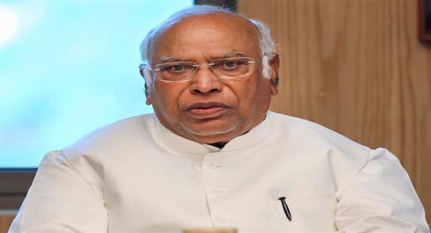 Khabar Odisha:RSS-is-the-root-of-all-controversies-it-should-be-banned-Khadge-lashes-out-at-PM-Modi