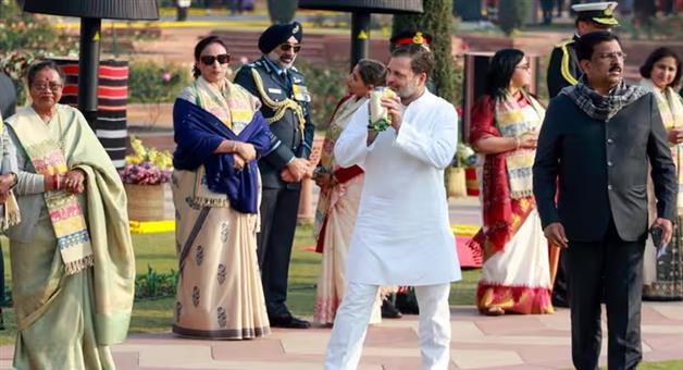 Khabar Odisha:Rahul-feels-he-owns-India-BJP-targets-him-for-not-wearing-a-kerchief-at-Rashtrapati-Bhavan