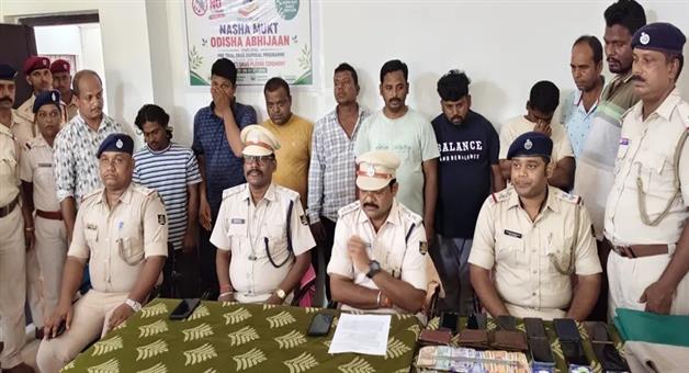 Khabar Odisha:Raid-on-gambling-den-10-gamblers-arrested