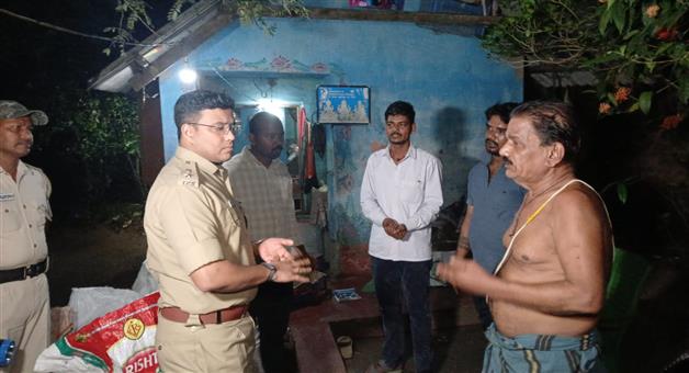 Khabar Odisha:Raid-on-illegal-firecracker-warehouse