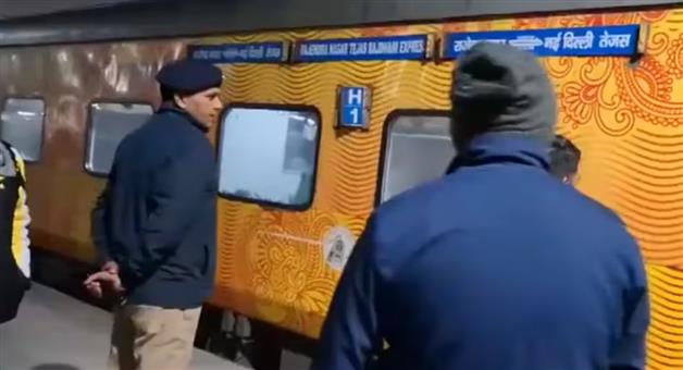 Khabar Odisha:Rajdhani-express-Delhi-to-Patna-bomb-threat-Tejas-Rajdhani