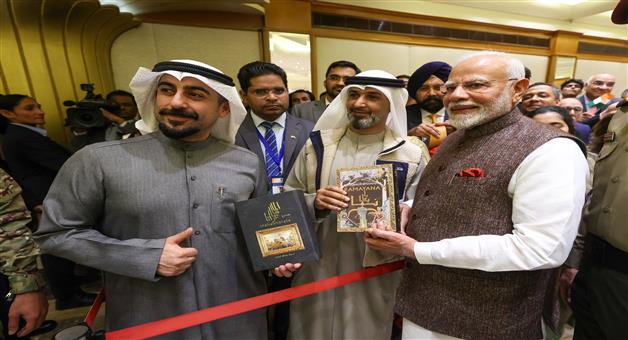 Khabar Odisha:Ramayana-and-Mahabharata-published-in-Arabic-Prime-Minister-meets-the-publisher-in-Kuwait