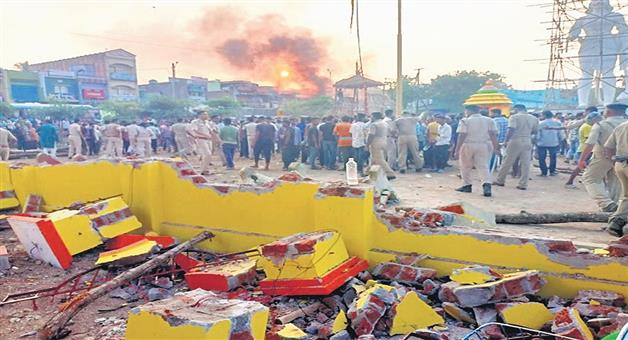 Khabar Odisha:Residents-of-two-villages-fight-pitched-battle-over-patch-of-govt-land-in-Ganjam-district