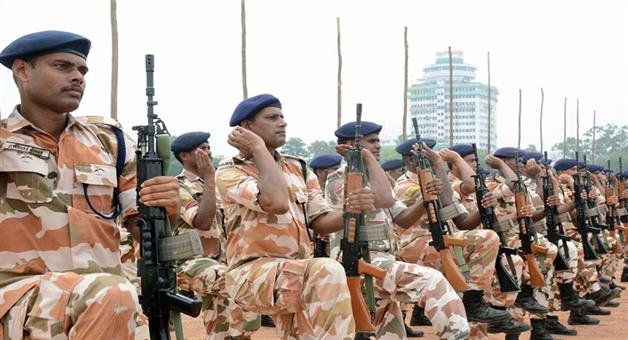 Khabar Odisha:Retired-CRPF-and-CISF-Personnel-Stage-Hunger-Strike-at-Jantar-Mantar-Demands