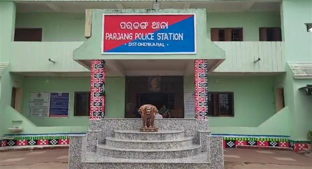 Khabar Odisha:Road-accident-3-people-lost-their-lives-under-the-wheels-of-a-truck