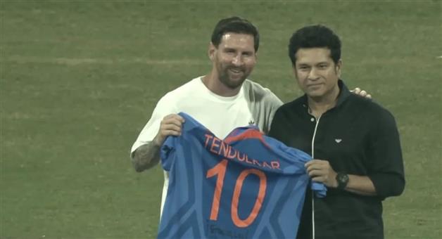 Khabar Odisha:Sachin-and-Messi-met-at-the-Wankhede-Stadium