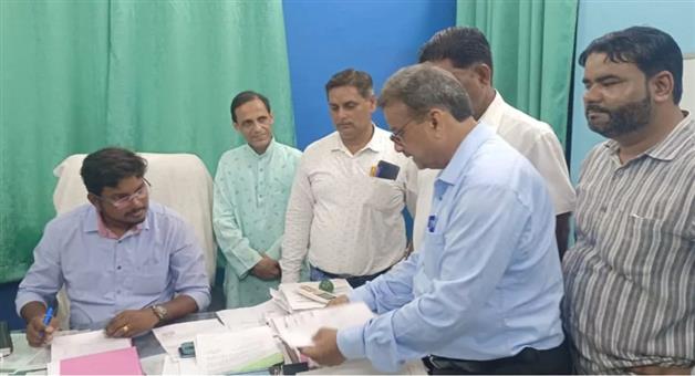 Khabar Odisha:Sambhal-MPs-advocate-deposits-6-lakh-draft-in-electricity-office-case