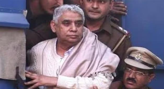 Khabar Odisha:Self-proclaimed-Santhatha-Rampal-released-from-jail-after-11-years-leaves-ashram-with-20-vehicles