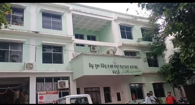 Khabar Odisha:Senior-clerk-and-Pion-of-Gajapati-District-Public-Health-Department-caught-by-Vigilance