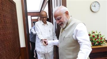 Khabar Odisha:Sharad-Pawar-and-Supriya-Sule-Meet-PM-Modi-Amid-High-Voltage-CJP-Protests-in-Delhi