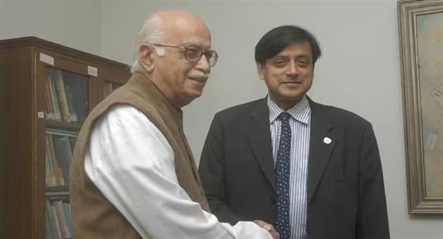 Khabar Odisha:Shashi-Tharoor-praising-Advani-once-again-sparks-controversy
