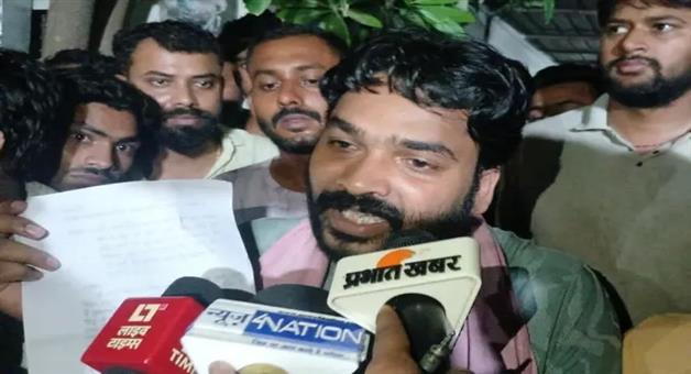 Khabar Odisha:Shoot-Me-But-I-Wont-Move-Gyan-Bindus-Roshan-Anand-Protests-Against-Khan-Sir-in-Patna