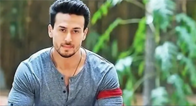 Khabar Odisha:Shots-Fired-at-Tiger-Shroffs-Car-in-Mumbai-Actor-Safe-Driver-and-Auto-Driver-Injured