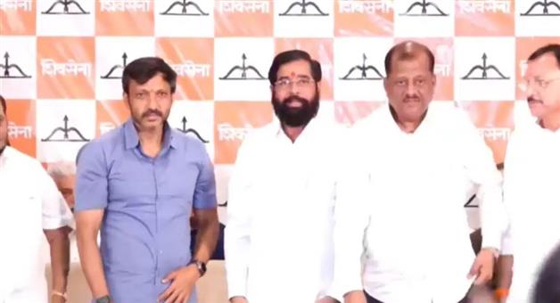 Khabar Odisha:Six-Breakaway-Uddhav-Sena-MPs-Cross-Over-to-Ruling-Faction