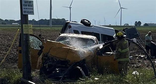 Khabar Odisha:Six-killed-as-truck-crashes-into-van-carrying-members-of-Amish-group-in-Michigan