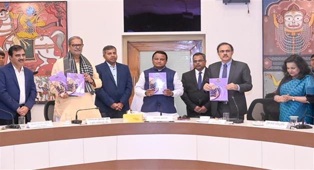 Khabar Odisha:Sixth-State-Finance-Commission-report-submitted-to-Chief-Minister-Samiksha-portal-launched