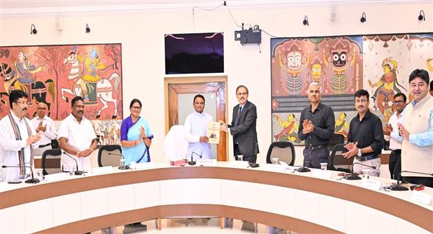 Khabar Odisha:Sixth-State-Finance-Commission-submits-interim-report-to-Chief-Minister-Mohan-Majhi