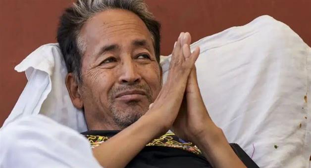 Khabar Odisha:Sonam-Wangchuk-Ends-Hunger-Strike-Conditions