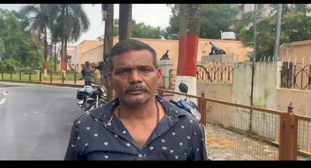 Khabar Odisha:Soumyaranjans-father-appeared-at-the-Crime-Branch-office