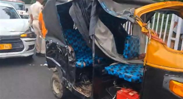 Khabar Odisha:Speeding-Car-Smashes-Auto-on-Patia-Road-Two-Injured-in-Major-Accident