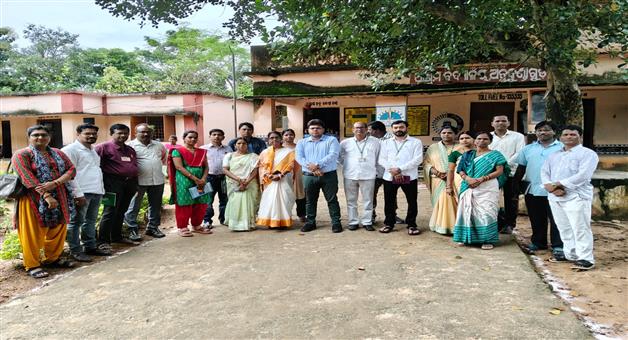 Khabar Odisha:State-Food-Commission-member-visits-Gumma-Block