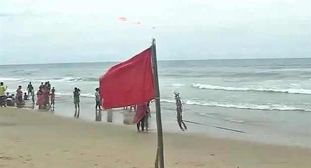 Khabar Odisha:Storm-is-coming-devotees-and-tourists-are-advised-to-leave-Puri