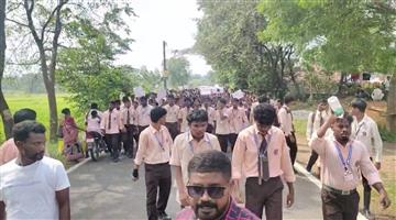 Khabar Odisha:Students-walked-10-kilometers-to-lodge-a-complaint-against-the-headmaster