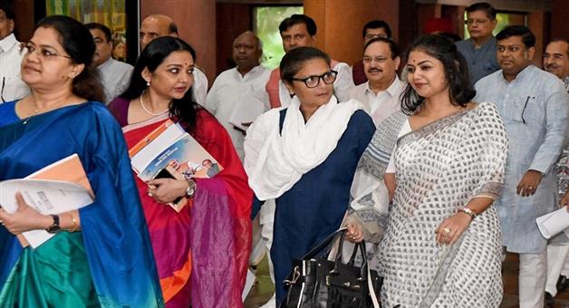 Khabar Odisha:TMC-Rebel-MPs-Crisis-Lok-Sabha-Speaker-Issues-Notices-to-20-Lawmakers-After-Supreme-Court-Action