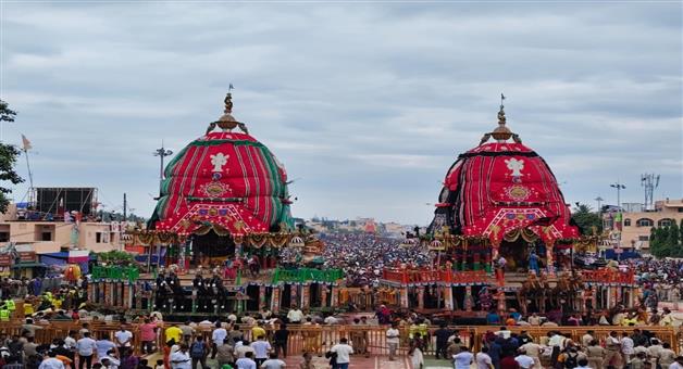 Khabar Odisha:Taladhwaja-and-Darpadalana-Chariots-Reach-Gundicha-Temple