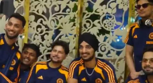 Khabar Odisha:Team-India-arrives-in-England-for-Test-series-BCCI-releases-Video