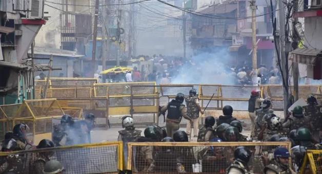 Khabar Odisha:Tensions-escalated-near-Ujjain-shahi-masjid-mob-pelted-stones