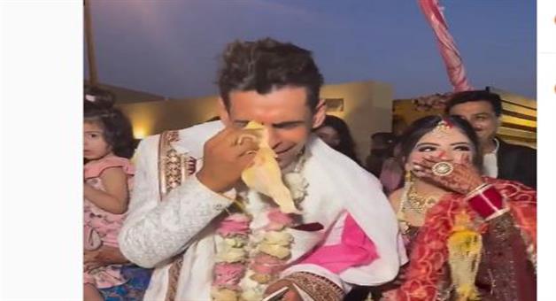 Khabar Odisha:The-bride-and-groom-were-crying-instead-of-the-bridegroom-the-video-went-viral