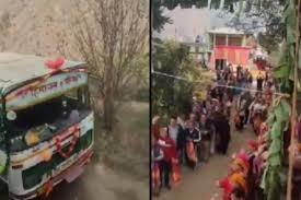 Khabar Odisha:The-bus-arrived-for-the-first-time-in-this-village-in-Himachal-the-villagers-celebrated-cut-ribbons-on-the-roads-Welcome-time