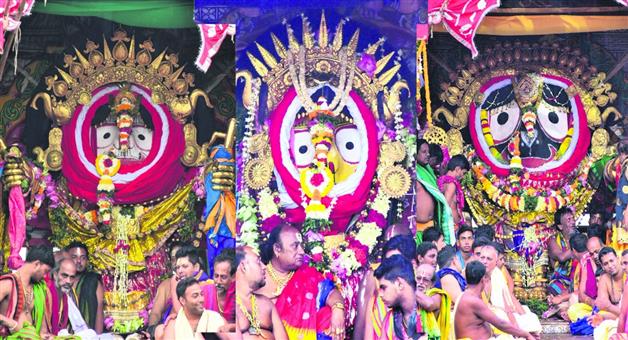 Khabar Odisha:The-jewels-of-millions-of-Odias-are-adorned-with-gold-They-are-giving-darshan-to-devotees-on-chariots