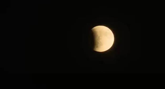 Khabar Odisha:The-second-and-last-total-lunar-eclipse-of-this-year-was-visible-in-the-sky